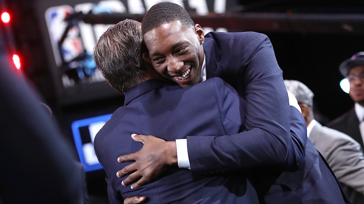BigBlueArchive's tweet photo. ON THIS DAY in 2017...

Three Wildcats were taken in the lottery. @deaaronfoxx @AhmadMonk @Bam1of1 #BBN https://t.co/Uc4nFTlfod