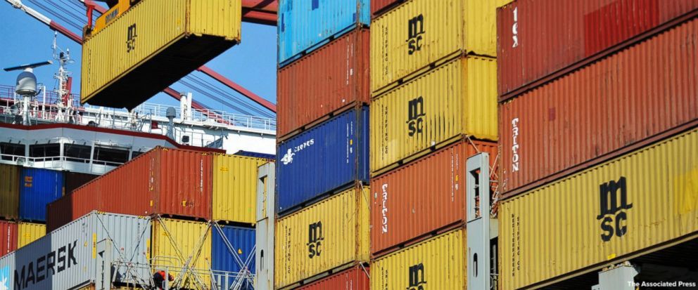 ABCPolitics's tweet image. Pres. Trump jabbed first, imposing tariffs on steel and aluminum from around the globe. Now, the world is hitting back. abcn.ws/2tl4yXm