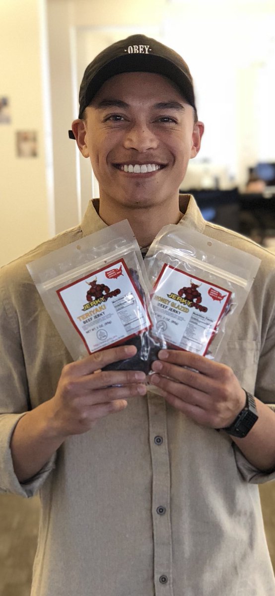 streamlabs's tweet image. Shout out to our friends at @JerkyPro for these tasty jerkies. 🥩🙌
Reply with your favorite streams and we will pick 3 people to receive a bag of jerky.