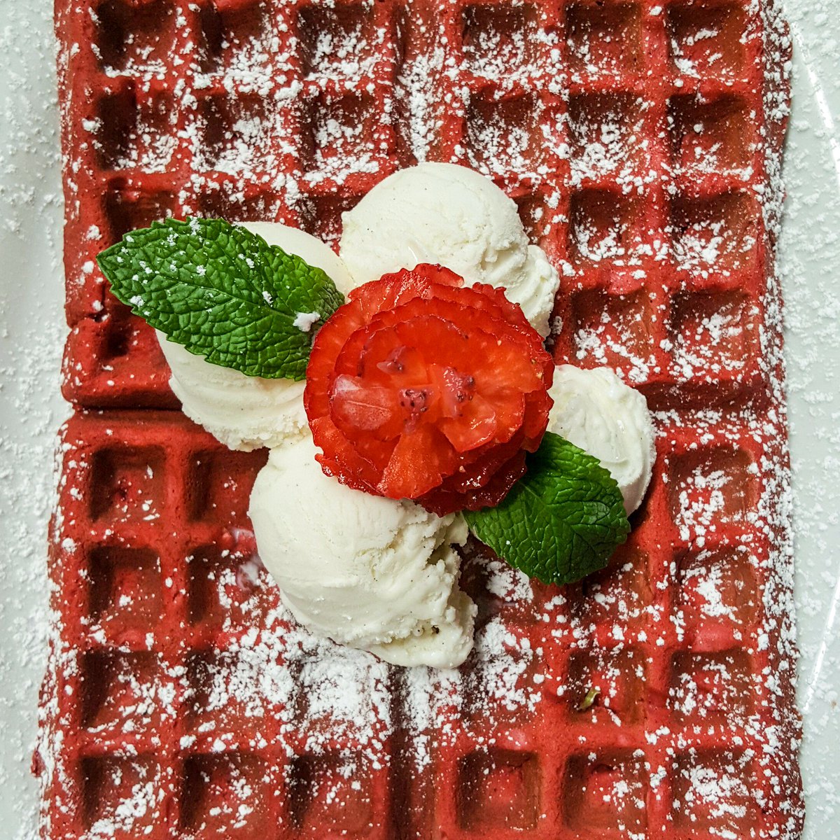 HashHouseChi's tweet image. The perfect cure for those rainy day blues? A waffle that is breakfast, dessert, and entirely delicious.
#FridayFeeling