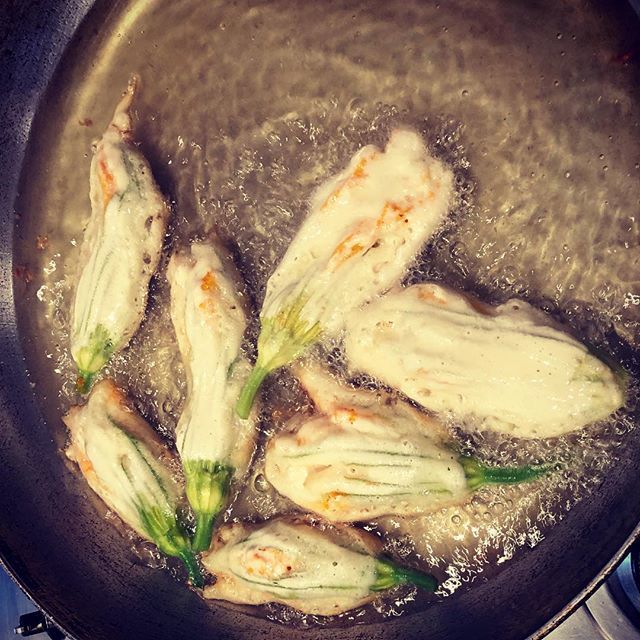 tuttomorso's tweet image. Fiore di zucchini fritte. #perfectbatter #givememore