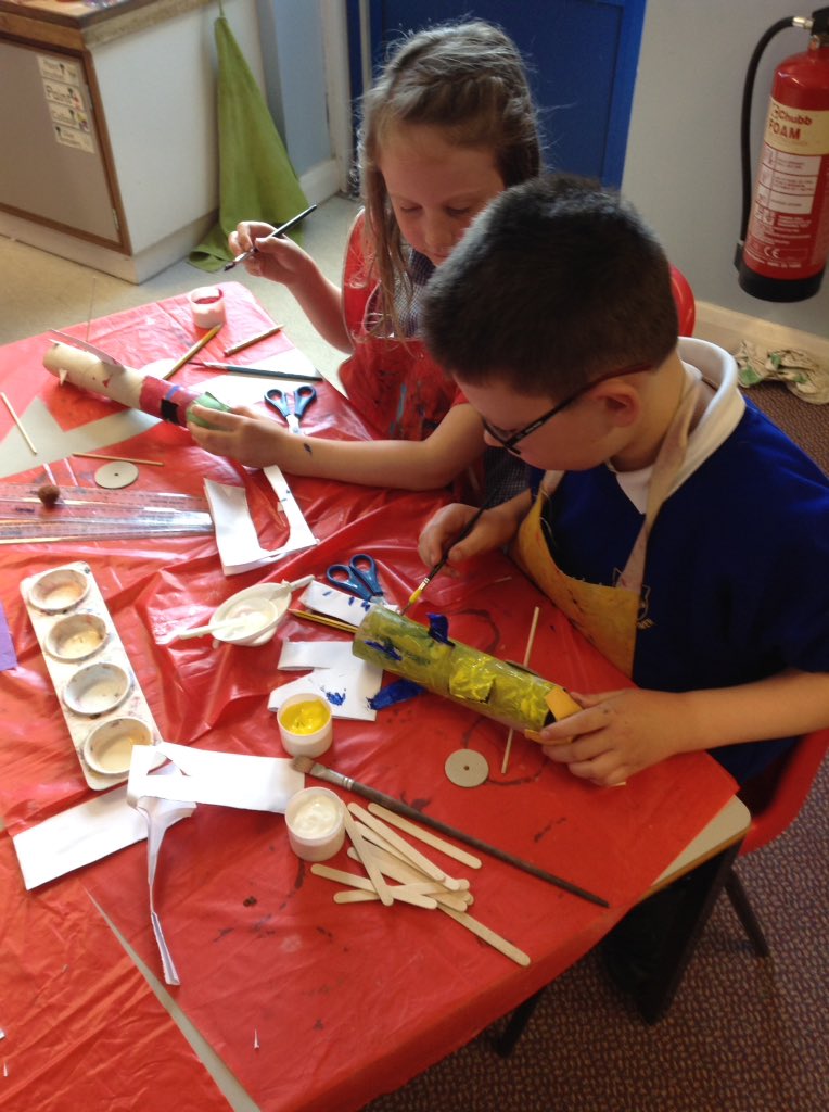 latimerprimary's tweet photo. What a week we have had in #ClassVC
We started by making our own aeroplanes based on our designs #LatimerDT #Latimerartsweek https://t.co/zgaw3TsWwl