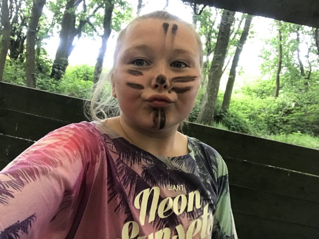 MrsSWorley's tweet image. #MoreSelfies @MrsHaworthFH @FoxHillLearning 😂