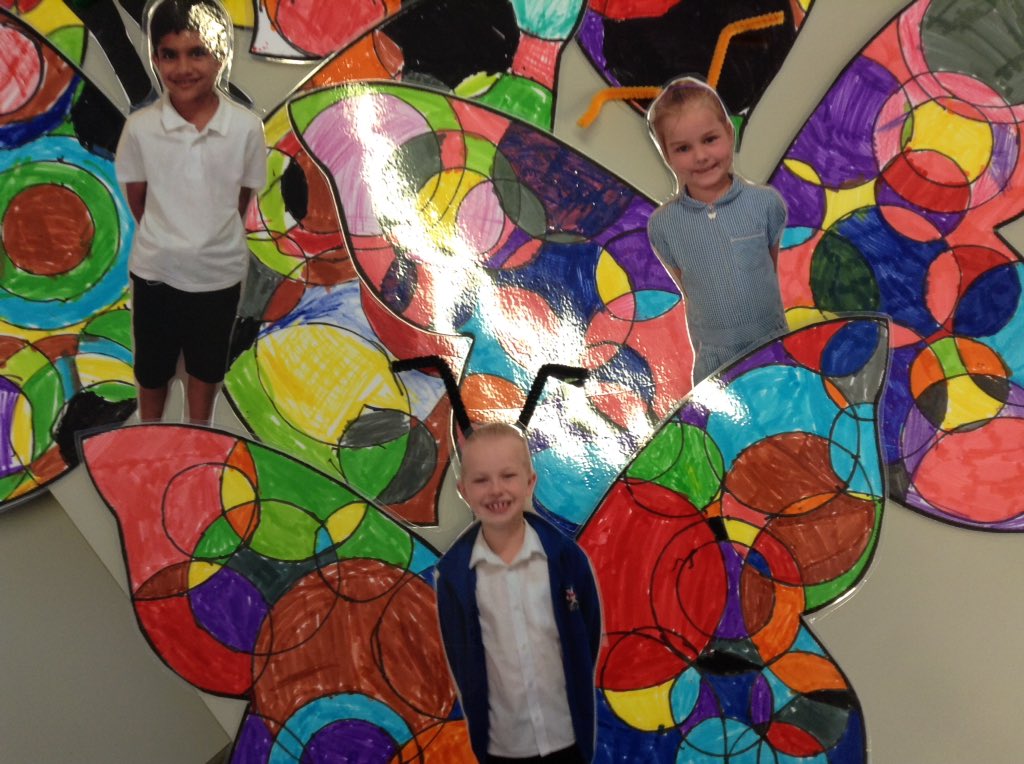 latimerprimary's tweet photo. #ClassVC created some lovely Kandinsky inspired fridge magnets to sell at our Arts fair #Latimerartsweek #Latimerart #creative https://t.co/aEjHAkyFxk