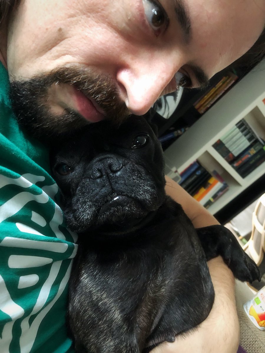 CaroleOlinger's tweet photo. Daddyβs girl! π Chillaxing at home after #WCEU
#qualitytime @schlessera #family #Wabully https://t.co/L7UdBTUOXQ