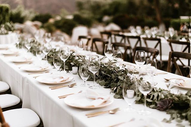 Garland of greenery runs down the span of this table creating a simple yet elegant touch to this outdoor reception. || Planning + Design: <a href="/therheefined/">Rheefined Company</a> | Photographer: <a href="/laurenscotti/">lauren scotti</a> | Florals: @thebloomingypsy | Rentals: @signaturepartyrentals || #PartySlate #PartySlatePro