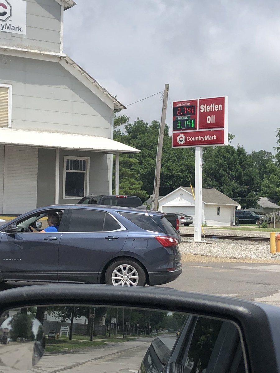 PribleAg's tweet photo. Don’t forget to swing by Steffen Oil in Bluffton for fueling freedom until 5 pm today! They’re serving complimentary hotdogs and and drinks and there will be members of our armed forces there to help you pump gas! It’s a great cause! @CountryMark https://t.co/1hLQXxI5SX