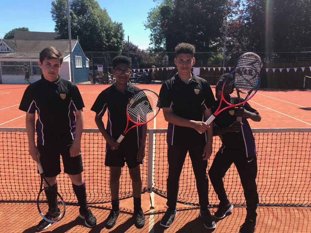 BFS_sport's tweet photo. The @bedsfreeschool u15 boys and girls tennis teams today @riversidebeds! Great day and superbly organised by @CN_PE #gobfs https://t.co/msWrlk4t9V