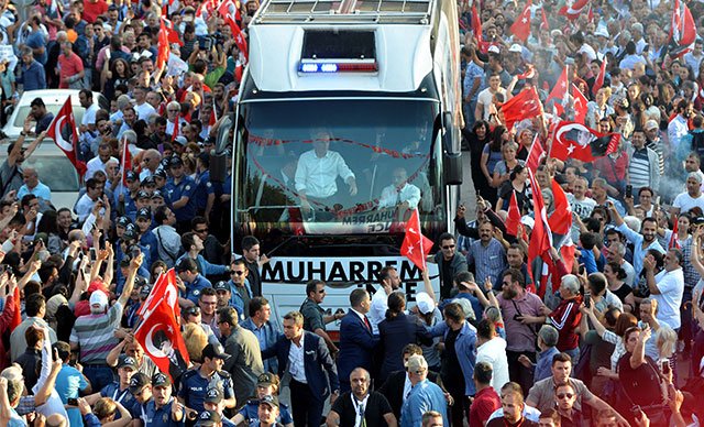Muharrem İnce'den sert broşür tepkisi
dha.com.tr/r/1586272