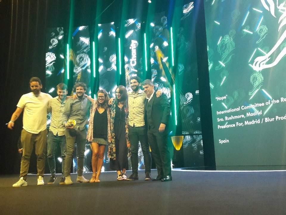 AdlatinaGroup's tweet photo. #AdlatinaEnCannes El Oro en Film fue para Hope, de @srarushmore para International Committee Of The Red Cross https://t.co/5E8gY4dQTZ