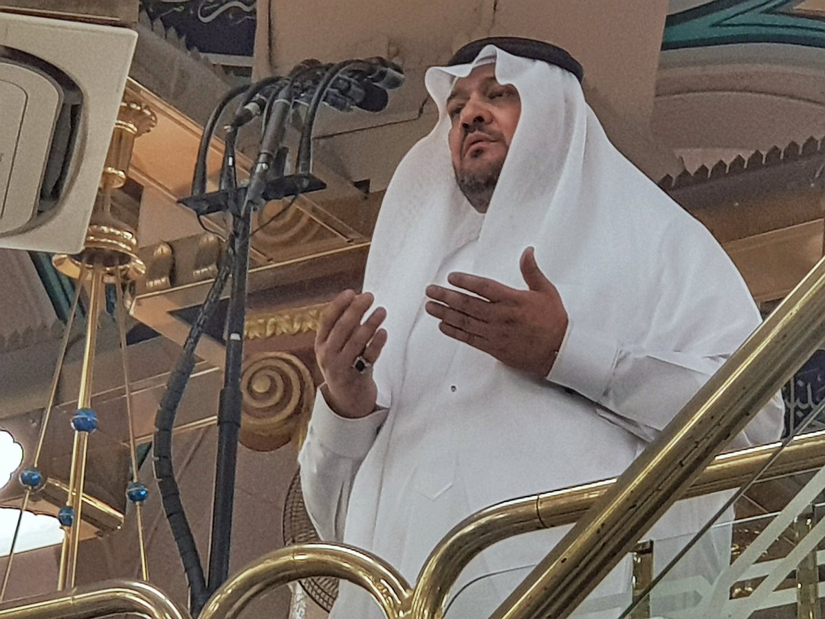 #الشيخ_محمد_ماجد_حكيم .. احدى الاصوات الجهورية في حرم رسول الله صلى الله عليه وسلم .. وهو من اجمل المؤذنين اصواتا في حرم رسول الله .. ويتميز بآدائه المدني البحت .. وهو مؤذن أبا عن جد في #المسجد_النبوي .. بدأ من #مسجد_قباء في عام ١٤٠٤ حتى وصل الى الحرم عام ١٤٢٠ حفظه الله ..#تصويري