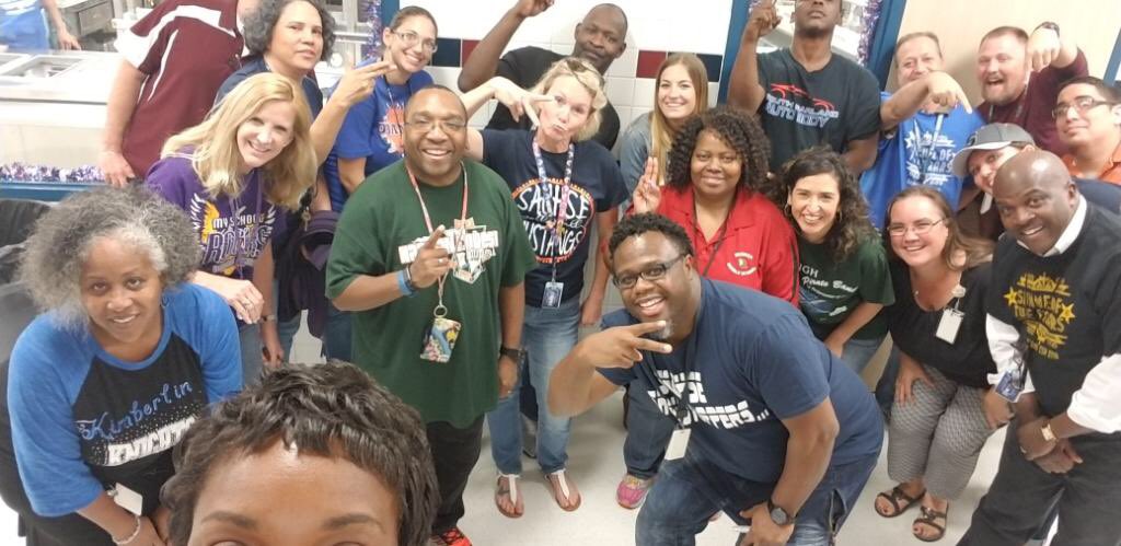ambermhope's tweet image. Friday fun at summer school! Celebrating STAAR students &amp;amp; teachers! 🌟🌟 #STAARpeprally #STAARready #will2win #icaniwillimust 🏀🏈⚽️💙
Special Thanks @Chilis @ChickfilA