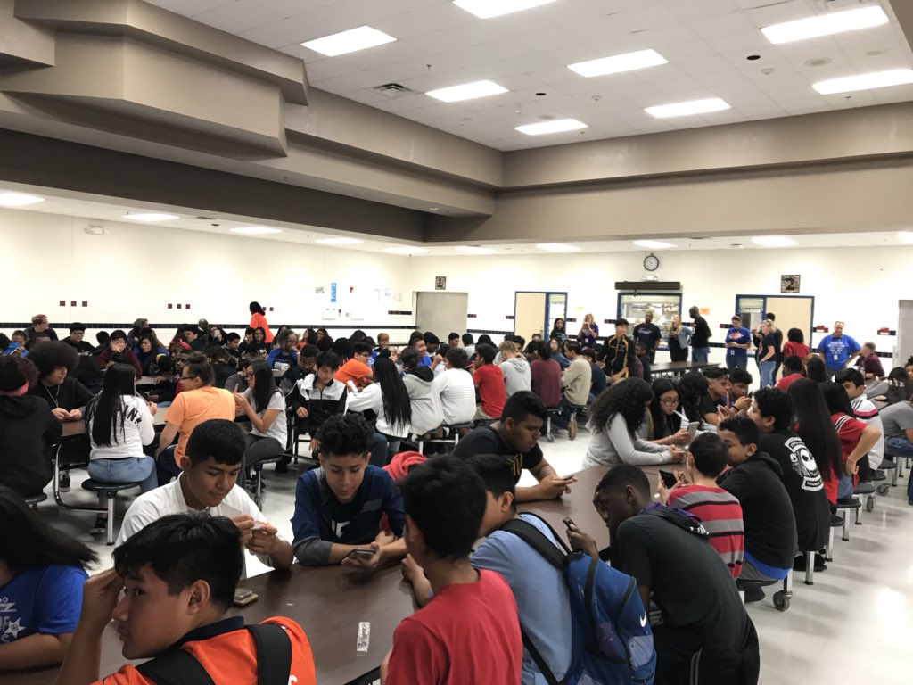 ambermhope's tweet image. Friday fun at summer school! Celebrating STAAR students &amp;amp; teachers! 🌟🌟 #STAARpeprally #STAARready #will2win #icaniwillimust 🏀🏈⚽️💙
Special Thanks @Chilis @ChickfilA