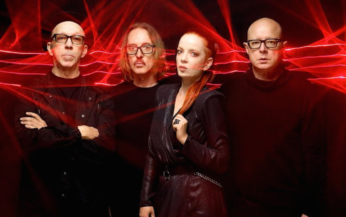 ElGris's tweet image. Celebrando el 20º aniversario del 'Version 2.0' de @garbage, uno de los mejores discos del pop-rock que he disfrutado y disfruto. Para la ocasión, la banda ha publicado una edición remasterizada del LP que sale a la venta hoy en vinilo y soportes digitales #version20 #garbage