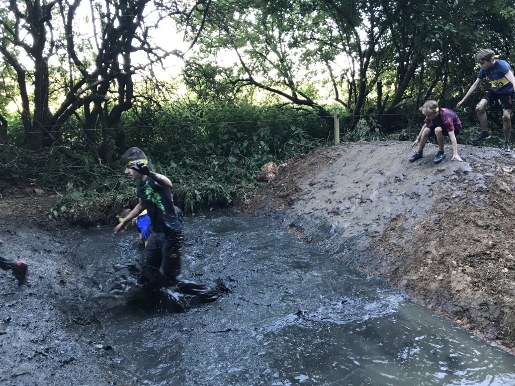 TotalWarriorUK's tweet image. Scouts getting down and dirty on the ‘Mud Moguls’ this evening