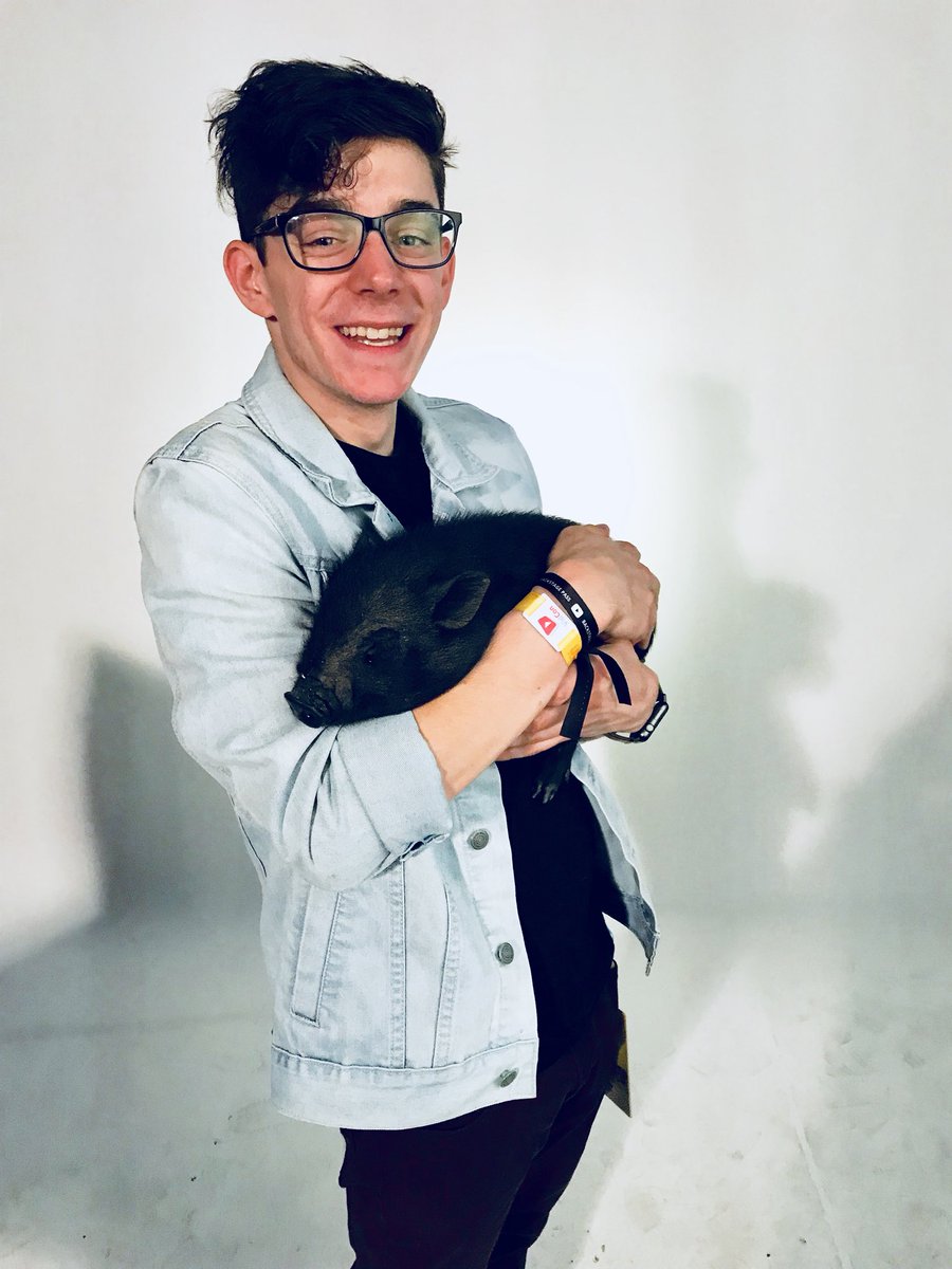 ethannestor's tweet image. Guys. I held a pig.