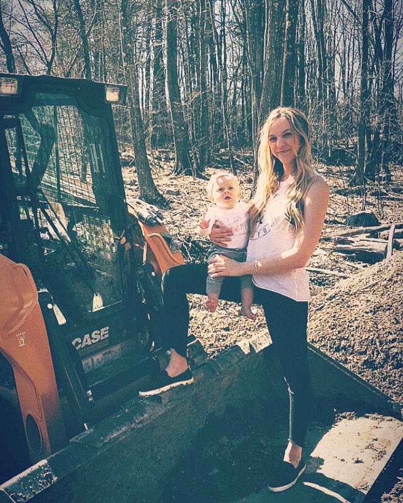CaseCE's tweet photo. In the words of Tatum Page, "girls wanna have fun too!" #fanfotofriday #caseatwork https://t.co/MB6BNoLuPB
