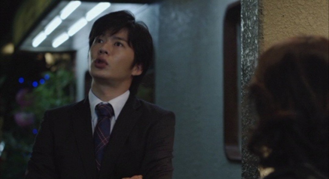 優雅 Amazonプライムで 蛇のひと を視聴 横領し失踪した課長 西島秀俊さん が善なの悪なの と部下の 永作博美さんと一緒に感情を揺さぶられることもありつつ 会社の特命を受けて追いかけるドラマで その合間合間に登場する圭くん もうちょっと観たかっ