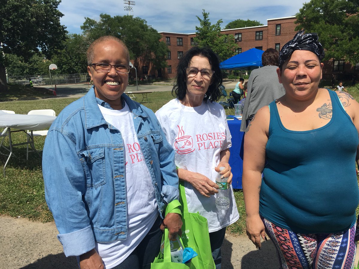 BHA_CCECR's tweet photo. Franklin Field residents tell us why they want their home to be smoke free and get food access info! #HealthyBHA #REACHPHH #LetsGetHealthyBOS #BOSfoodAcces #SmokeFree #Boston #dorchester #FranklinField https://t.co/yZeOrgri2H