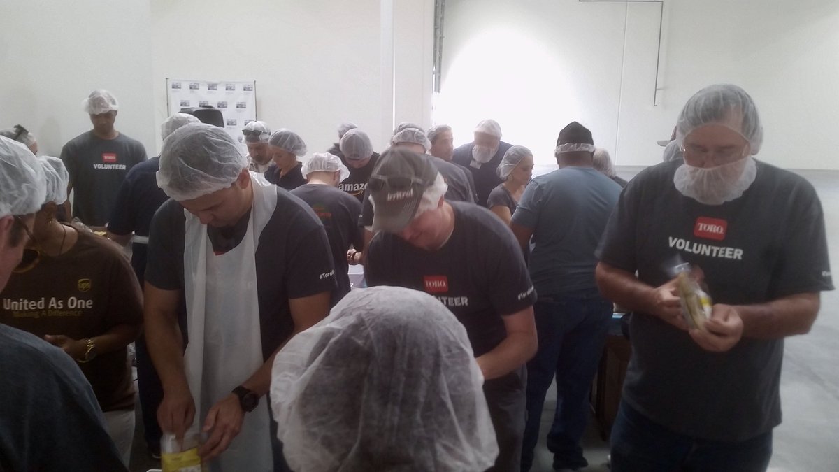 orion_goe's tweet photo. Thank you @TheToroCompany volunteers working with the @UWInlandValleys to pack over 6,000 meals for those in need throughout our community. A great cause for a great day. #ToroGives #LiveUnited #DayofAction https://t.co/8QQGAQg837