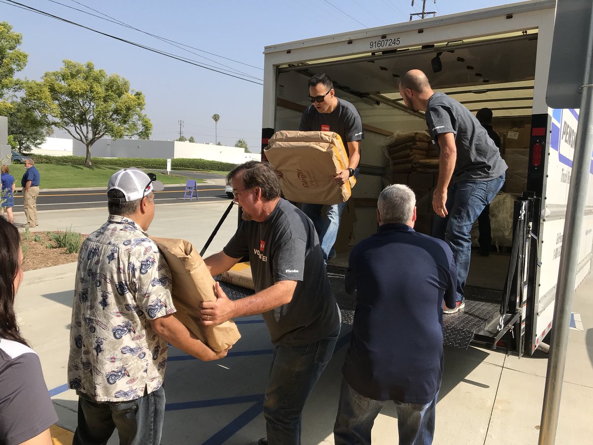 orion_goe's tweet photo. Thank you @TheToroCompany volunteers working with the @UWInlandValleys to pack over 6,000 meals for those in need throughout our community. A great cause for a great day. #ToroGives #LiveUnited #DayofAction https://t.co/8QQGAQg837