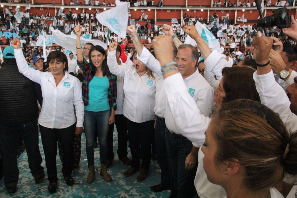 RINCONBLAS's tweet photo. ¿No lo sabías? Ayer Bety se encontró con @JoseAMeadeK en un evento con aliancistas de Hidalgo. #TodxsSomosBety ¡Aquí las mejores fotos! 👇🏻👇🏻 https://t.co/4Gu10Pf3Qf