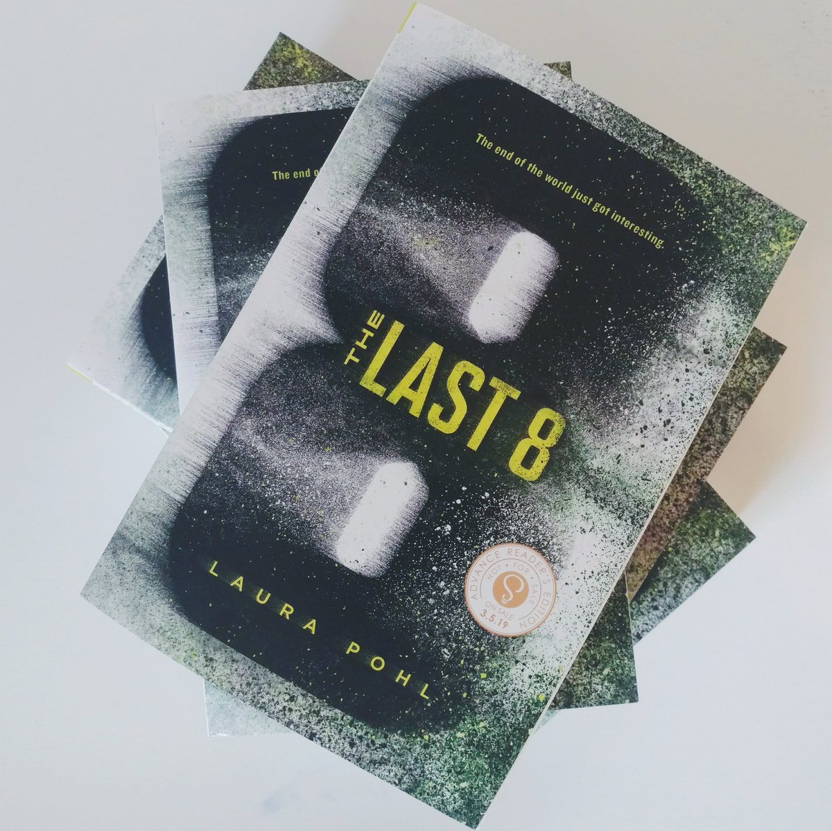 👽 giveaway alert 👽

Brazil won a game! It's time to celebrate and I'm giving away an annotated ARC of THE LAST 8!!!!

RT+Follow to win. Ends on the 15th of July.