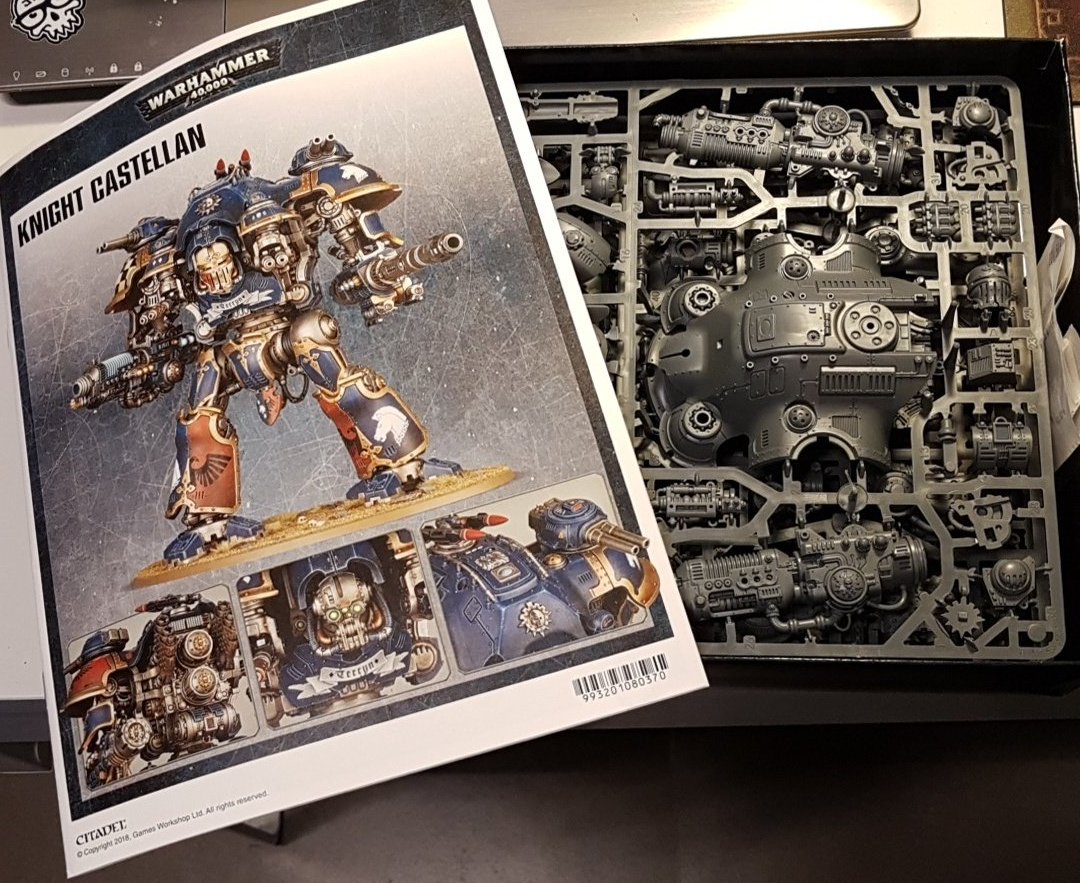 Sombremine's tweet image. Let&apos;s start on this bad boy !!!
#imperialknight 
#hobby
#buildingmodel