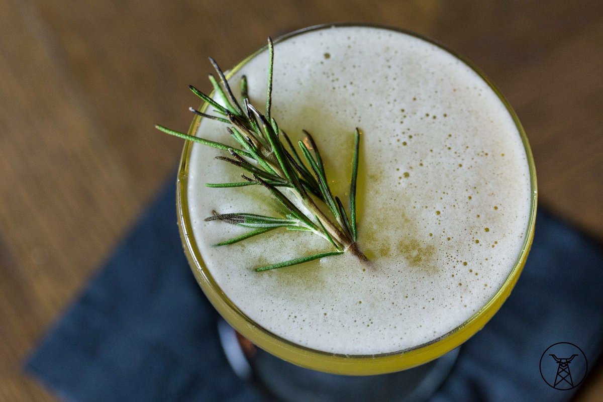 theDerrickyyc's tweet image. Rainy days are for Cocktails!  Well every day is for Cocktails!

ROUGHNECK
gin, grand marnier, citrus, dill,rosemary, orange blossom, bitters

#Joinus for dinner, well-made Cocktails and Champagne! we're open late.

#BlowOutHour 2 - 6 #Cocktails #Martinis #GnT #GIN #WINE #ginbar