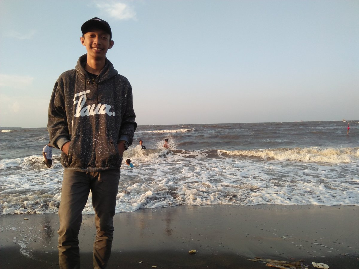 agusmaul19's tweet photo. Slamat malam 😊
Udh lama ga ngepost hehe #TweetLikeThe2000s #admission61 #likeforlike #tweetpertamaku #followforlike https://t.co/RTMECJncVw