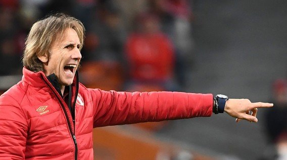 Gestionpe's tweet photo. Perú quiere que Gareca siga al frente de la selección ► https://t.co/P3pPIkBuN6 https://t.co/RuXgVCNqNF