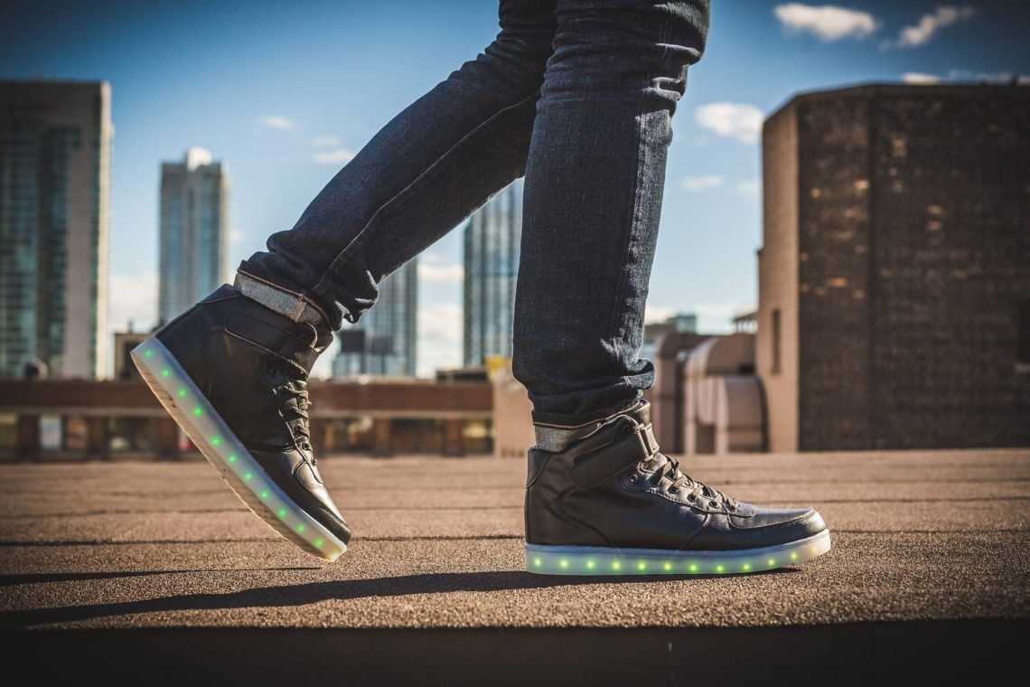 CENICNews's tweet photo. Many scientists are still using the "sneaker net" -- walking data around on hard drives -- when they no longer need to. Read how the Science Engager can facilitate your data-intensive research projects over your Research & Education Network. @ESnet #CalREN https://t.co/RmIl6qNM21 https://t.co/AsMkEJhX2x