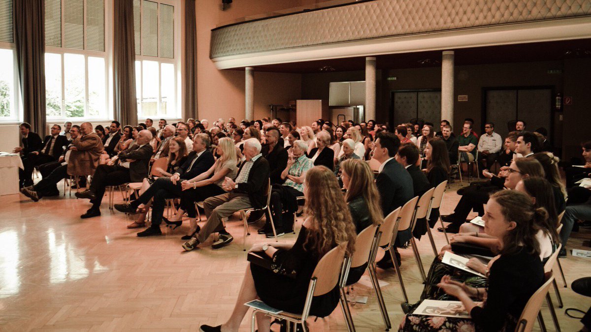 GymLandeck's tweet photo. Heute fand in der Aula des BRG/BORG Landeck die Verabschiedung der Maturantinnen und Maturanten statt. 😜😋😝 Wir gratulieren allen Kandidatinnen und Kandidaten für die großartige Leistung! 👏👏👏 https://t.co/KlrXs3gBNn