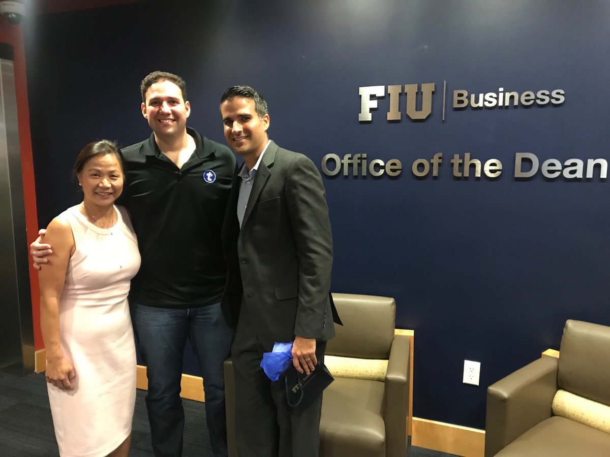 Great meeting today between @FIUBizDeanLi and <a href="/tokenpay/">TPAY ⛓️</a> CEO Derek Capo (BBA ‘03) and CFO Joseph Pacetti (BBA ’05, MAcc ’09)