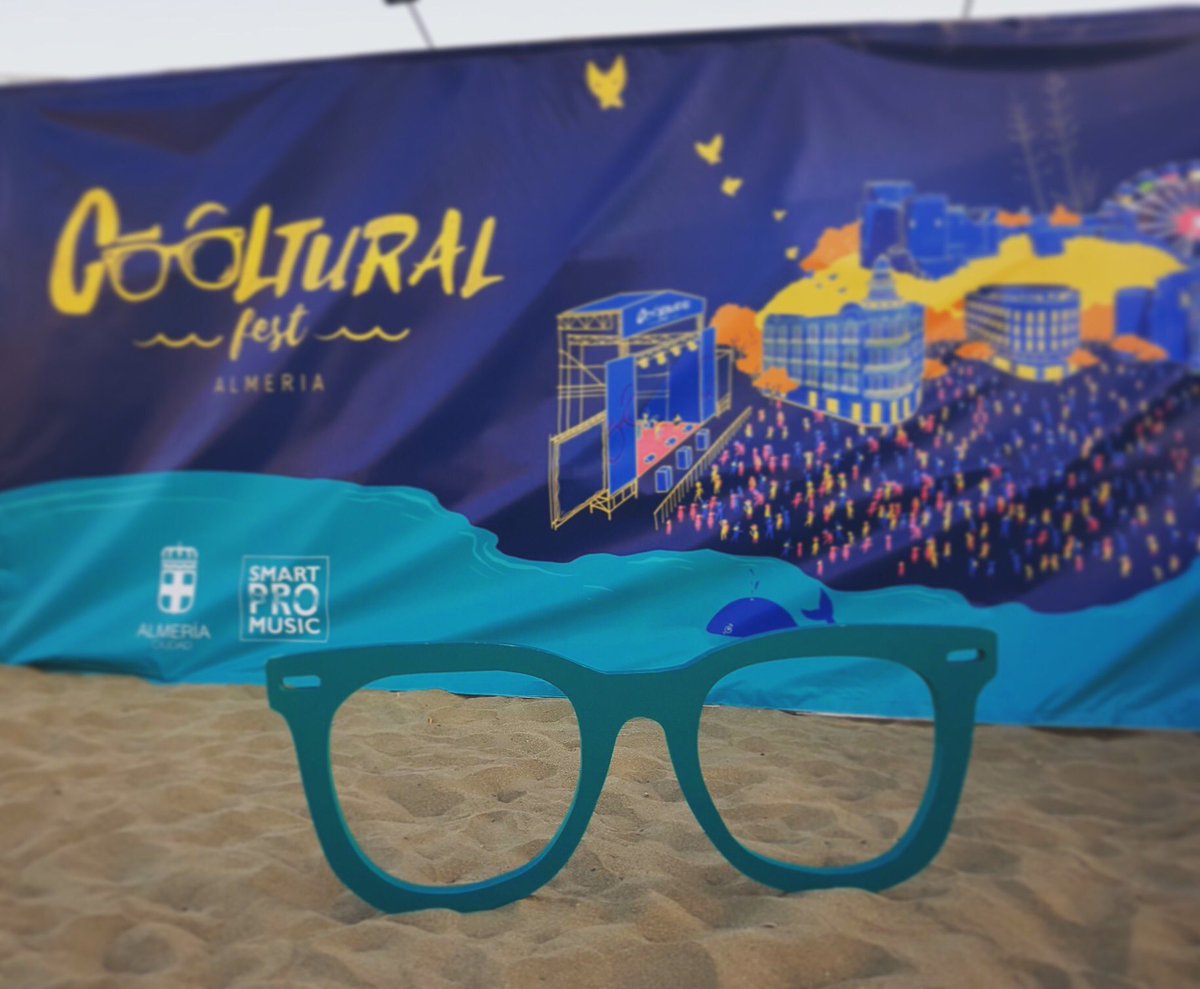 coolturalfest's tweet photo. Hoy pedimos un minuto de silencio por nuestras "GafasCool",ya que anoche, alguien "se las llevó" a su casa, sin pedir permiso ni nada...😢 Si las veis, decidle que las echamos de menos...❤️🕶😭
Y nos preguntamos ¿Para que quiere nadie unas gafas gigantes...?🤦🏼‍♂️Qué pena... https://t.co/hLkuzAsq60