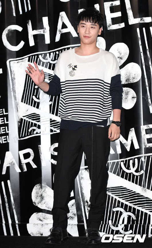 Avipkpoper's tweet photo. [PHOTOS] 180622 #BIGBANG #빅뱅 #SeungRi #승리 attends "Chanel" event. #kpop https://t.co/Y2MnLYalYn