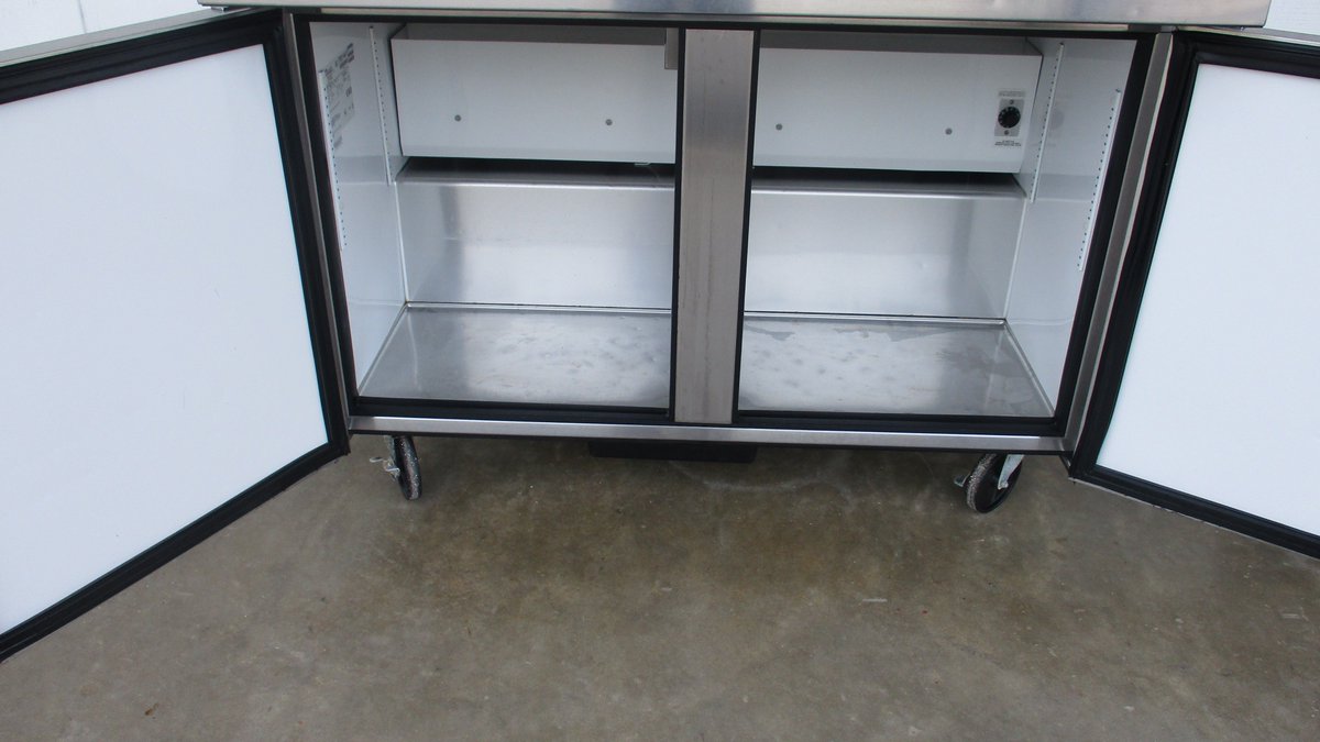 apex_supply's tweet image. Refrigerate! Prep! Sandwich! Do it all with this veritable swiss-army-knife of a prep table! visit the site for more info apexrestaurantsupply.com
#preptable #table #sandwichtable #sandwich #refrigerated #restaurantequipment #foodprep #foodstation #commercialkitchen #restaurants