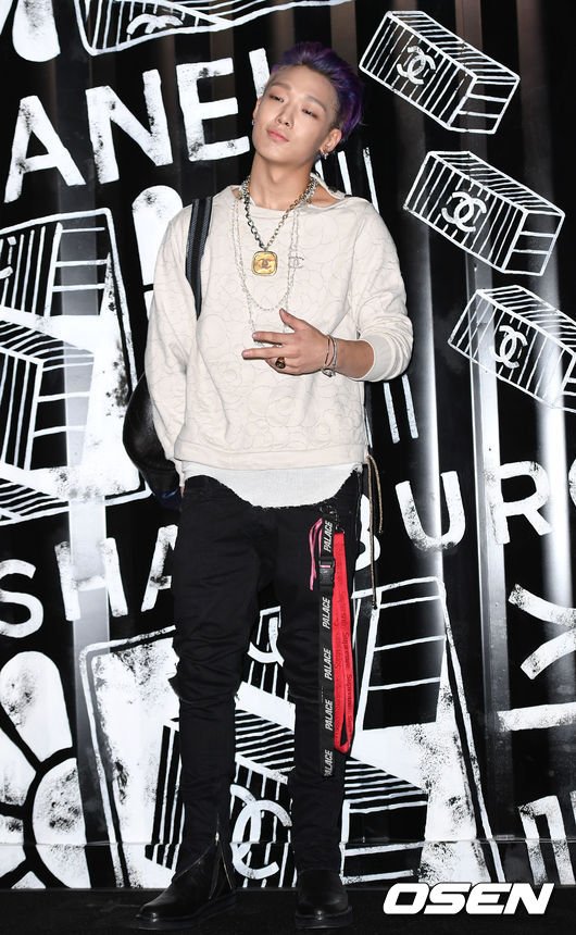 Avipkpoper's tweet photo. [PHOTOS] 180622 #iKON #아이콘 #BOBBY #바비 attends "Chanel" event. #kpop https://t.co/LfNPUvVw6G