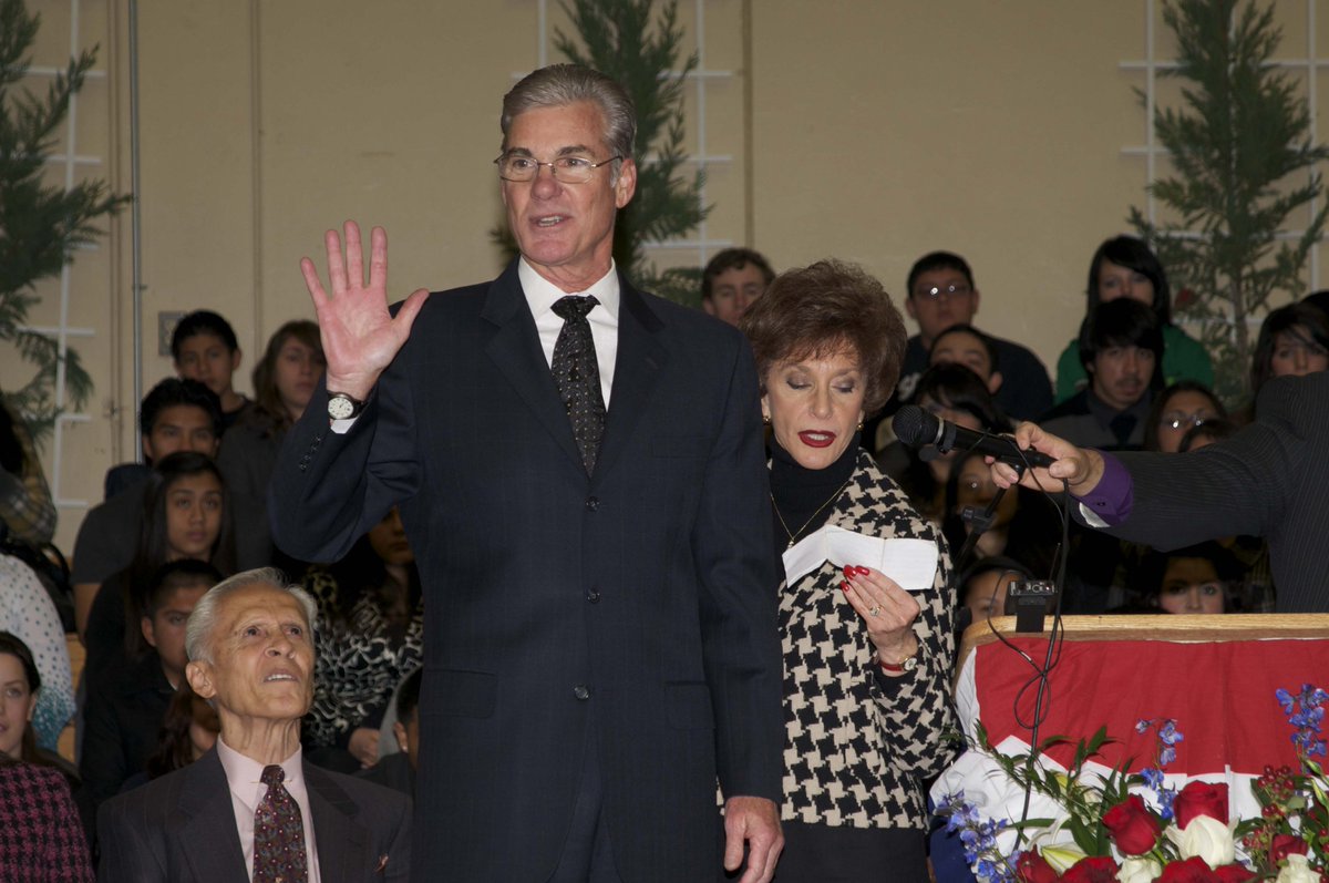 #FlashbackFriday: On 1/3/11 <a href="/TomTorlakson/">Tom Torlakson</a> took his oath of office as CA's 27th State Superintendent of Public Instruction in a ceremony attended by educators, students, and family at <a href="/mtdiablohs/">Mt. Diablo High</a> in Concord, where he taught science and history.

Learn more: cde.ca.gov/nr/ne/yr11/yr1…