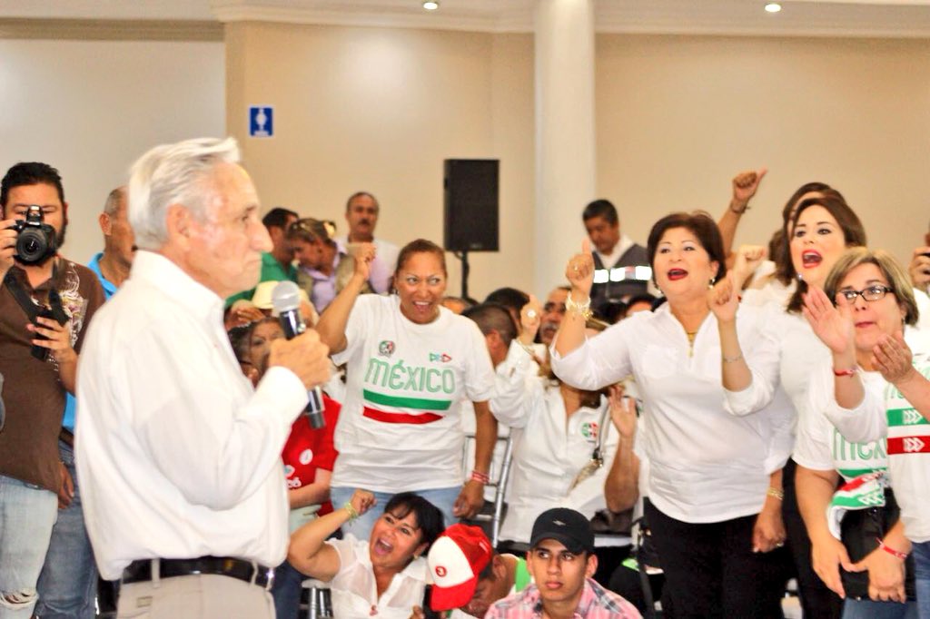 ChuyMarioFG's tweet photo. “Me comprometo a trabajar y lograr que las propuestas que hizo Fernando Purón se cumplan para mejorar la calidad de vida de los ciudadanos del distrito 01. 
Con energía, experiencia y entusiasmo vamos a #AvanzarContigo” @osoriochong @PRICoahuila @PRIMx_Coah #Puron1 https://t.co/viFZ8Q3sJz