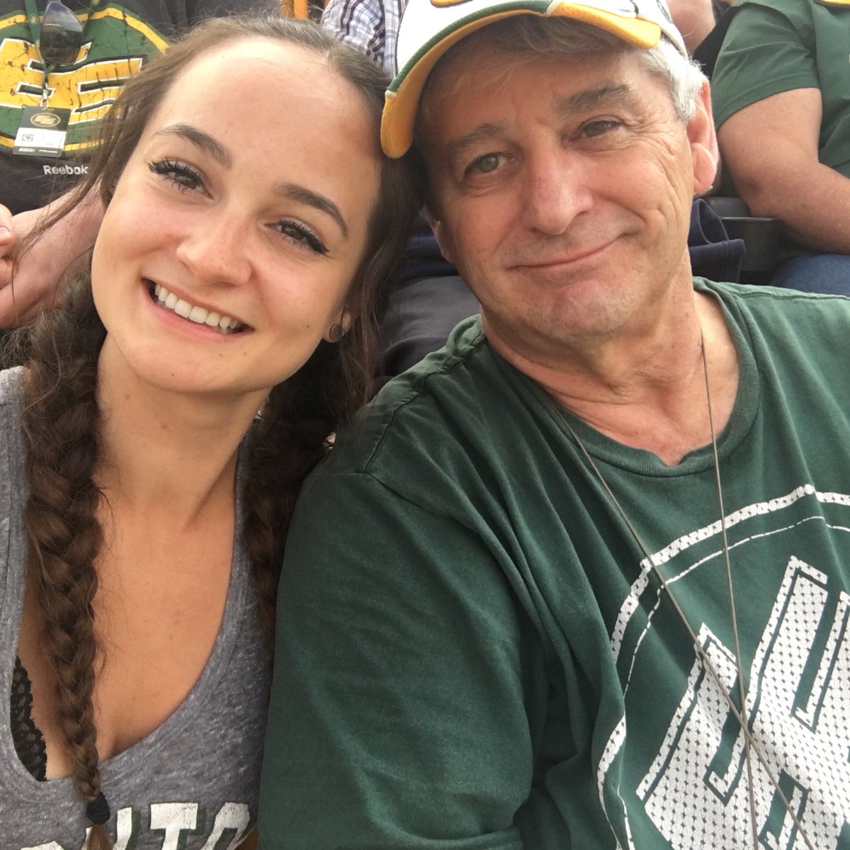 samgourley1's tweet photo. #AllConnected 💚💛🏈🏈 https://t.co/sBI3Eu36Kk