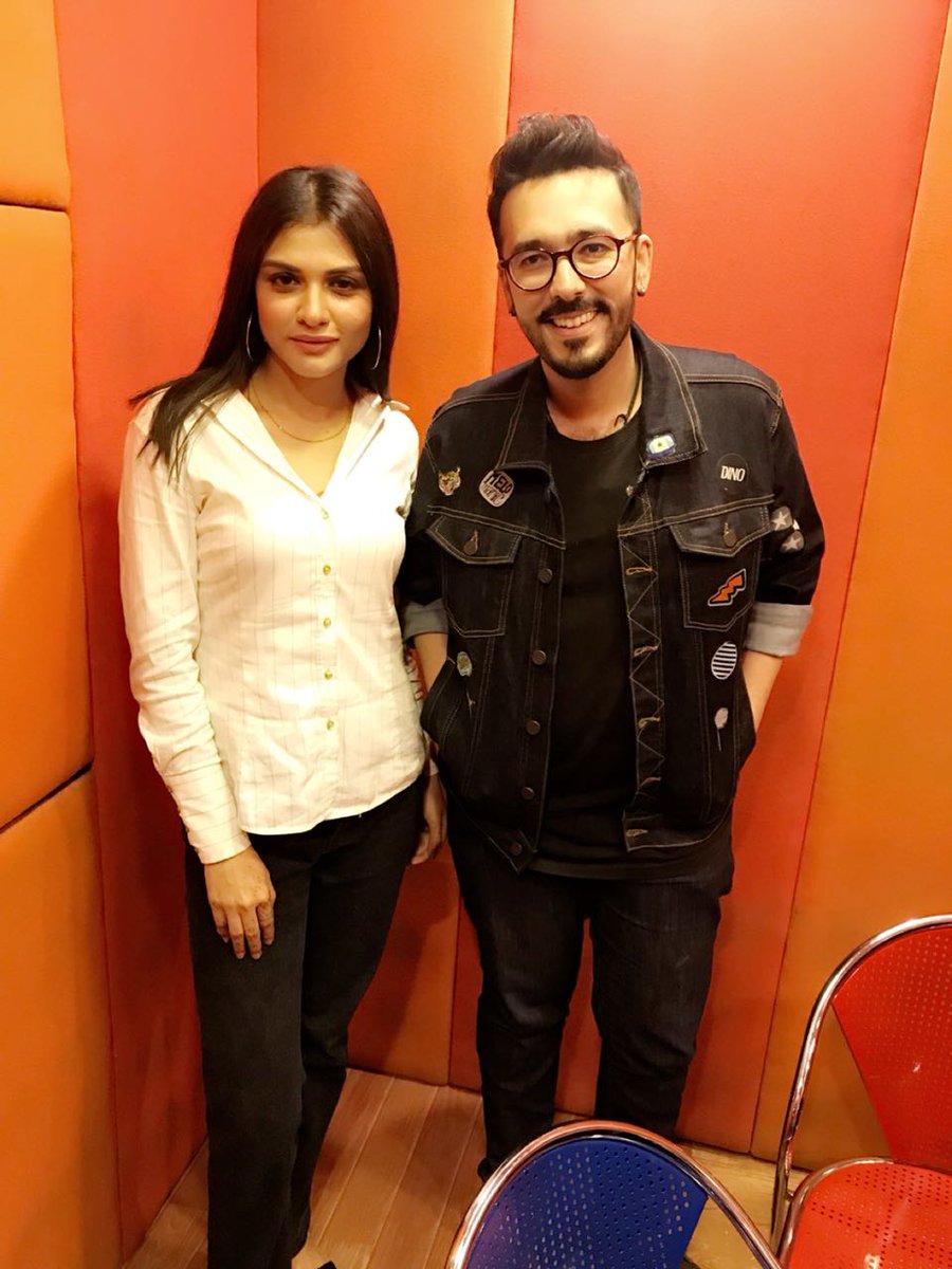 Lollywood_Movie's tweet photo. #FaizaKhan was Last night on “Dost Kya Scene hain” with #Dino on #FM91_official promoting her Movie  #Jackpot #releasing #6thjuly2018
@TheFaizakhan https://t.co/mqr4OphVyK
