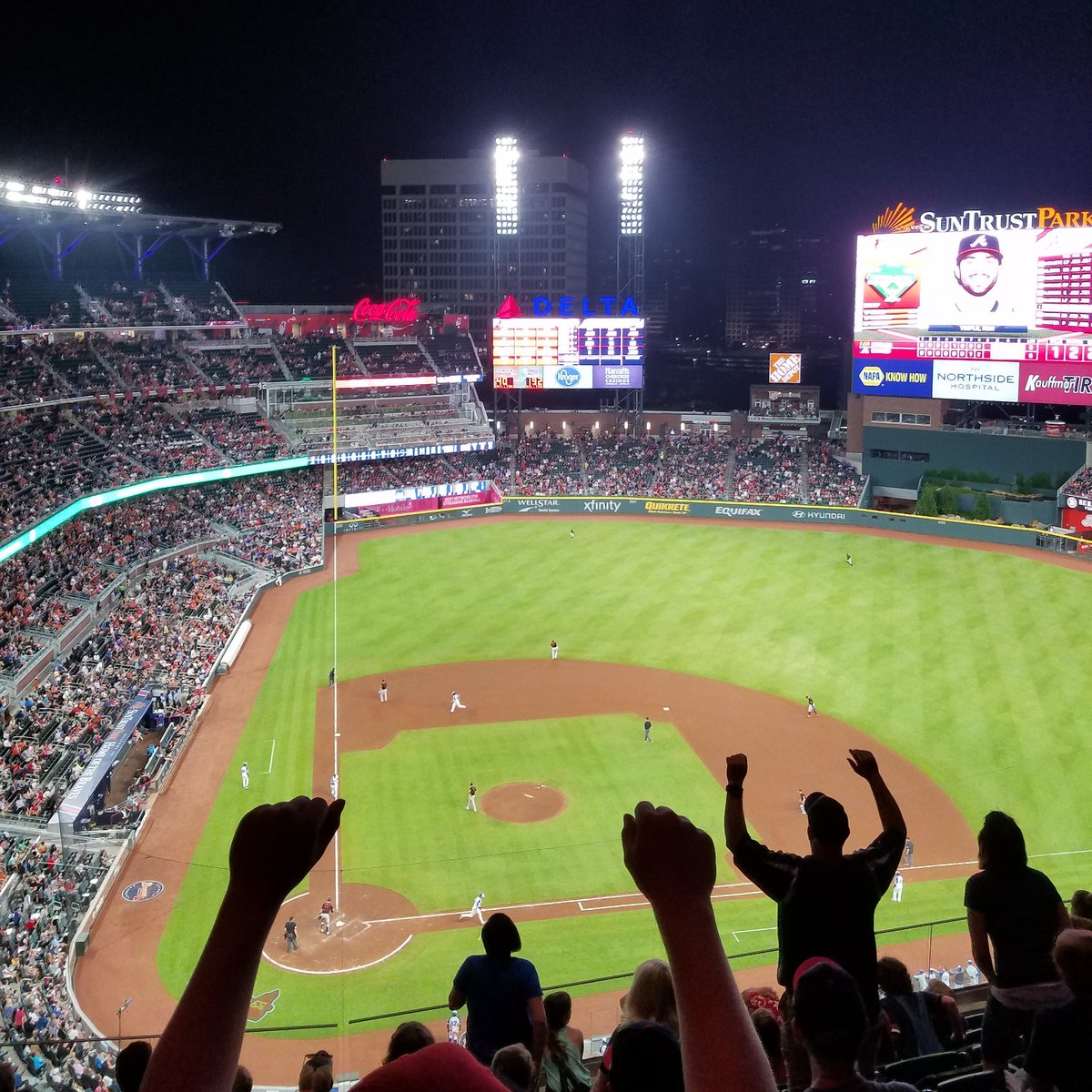 Even after a rainy afternoon, it's a great evening for a ball game at #ChiPhiCongress! #ChiPhi