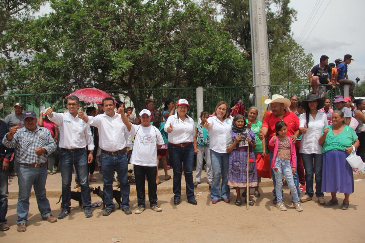 cecyglzgordoa's tweet photo. Trabajo en equipo somos los que estamos para @JoseAMeadeK vamos a ganar 👍👍😀. https://t.co/GYjueGIKwR