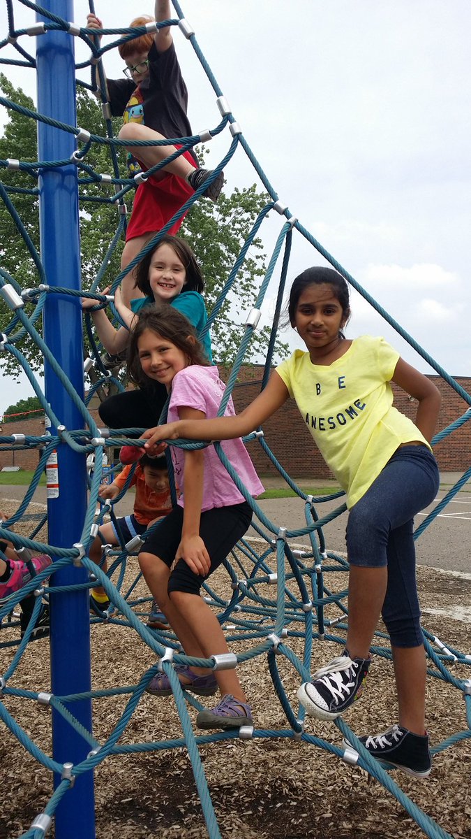 196yscamp's tweet photo. STEM Explorers enjoying recess! https://t.co/rjmsE2QZG4