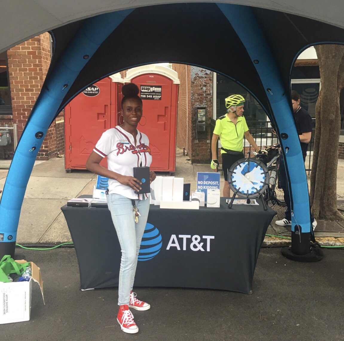 TerikaHolland's tweet photo. Lachelle, leader of West Athens, representing at the #AthFest & Owning the Paint!
#TeamWaWhat #BoomInJune #MobileForceOne #GSCUnitedForce https://t.co/hwkcCQeRDr