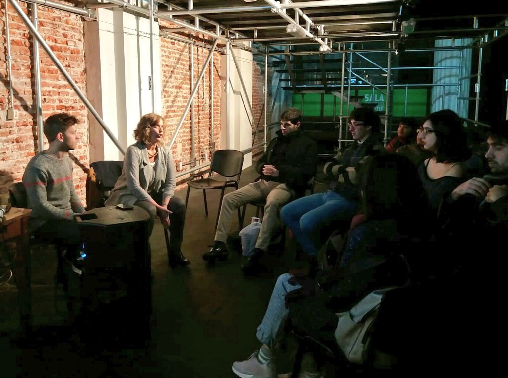 clubdelecturauy's tweet photo. ¡Nos quedamos con ganas de saber más sobre la novela negra en la #LIBROFEST2 y por eso trajimos dos cómplices de lujo al #ClubdelecturaUY!

➡ Acaba de empezar la presentación de @SemanaNegraUy de la mano de @AliciaEscardo y @manurivoir. 

¡Estén atentos que se vienen novedades! https://t.co/d368a56hsk