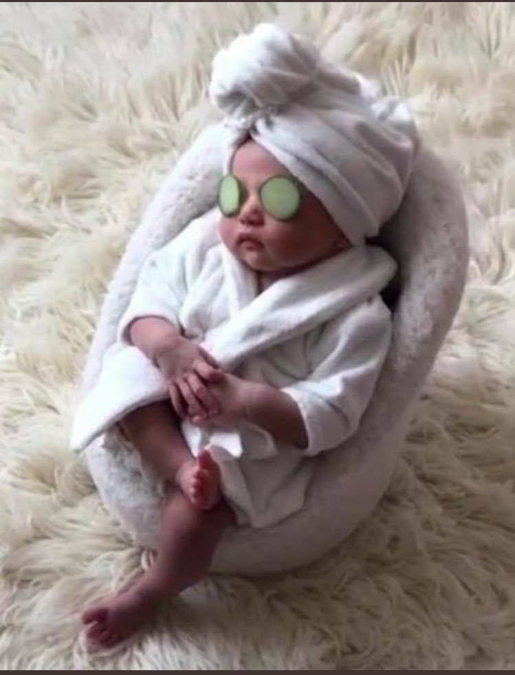 Goitse_Smiles's tweet photo. O batla go mo wisa ka pelo BF
Bona send him a nude ko WhatsApp den after he has seen it ..delete 4 everyone ....
When he asks why u deleted it just tell him that it was not meant 4 him..
#Relapile https://t.co/N9Z7tfBk5g