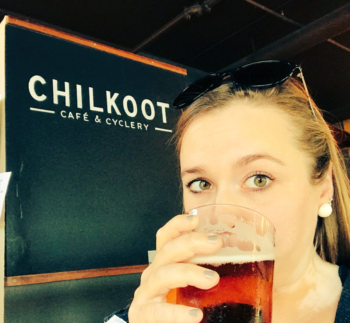 Steph612Brew's tweet photo. Copying the infamous @RobertKasak beer pose. #STILLWATER come hang with me and @612Brew at #chilkootcaféandcyclery tonight for #flightnight! $3 Pints and $4 flights from 5-9pm! #imthirstyalready #drinklocal #mplsbeer https://t.co/ixpmPOn8QX