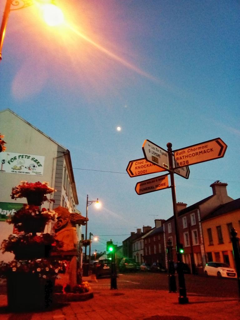 JimHydePoet's tweet photo. A great evening light in #Tallow Co #Waterford for @BrideviewDrama AGM, with @aherne_emily
Excellent craic planning 2018/2019 shows &amp; magnificences 😊
@WaterfordLibs @WaterfordArts https://t.co/RO57mIEvuN